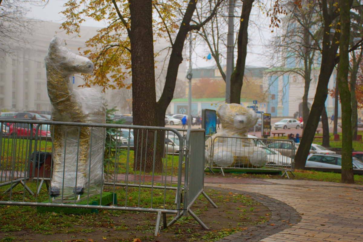 Всего в парке поселилось пять зверей и снеговик