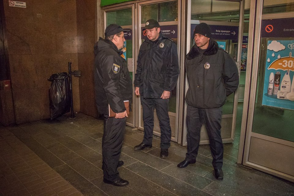 Закрыли не только станции метро, но и пересадки на другие ветки метрополитена