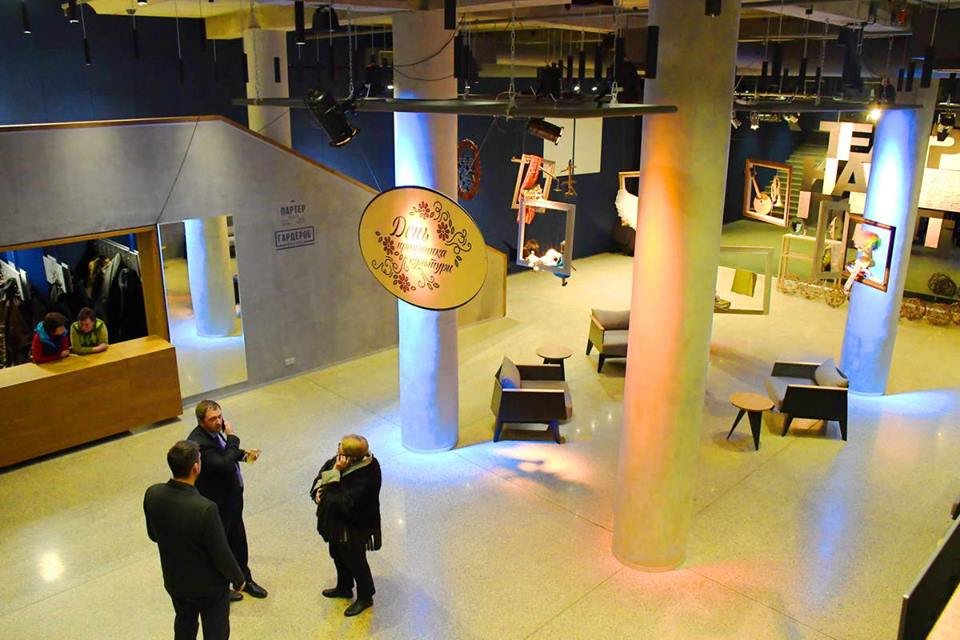 За два дня до открытия в Театре на Подоле отпраздновали День работника культуры За два дня до открытия в Театре на Подоле отпраздновали День работника культуры