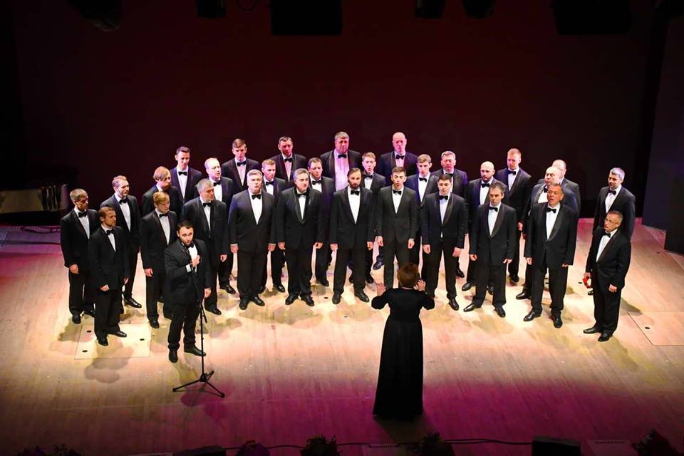 Мужская капелла им. Ревуцкого открыла праздничное шоу Мужская капелла им. Ревуцкого открыла праздничное шоу