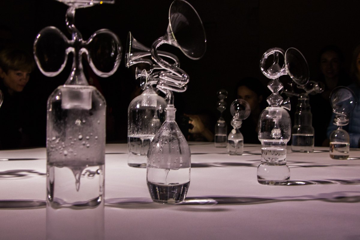 Среди экспонатов на выставке есть и совсем необычные элементы искусства