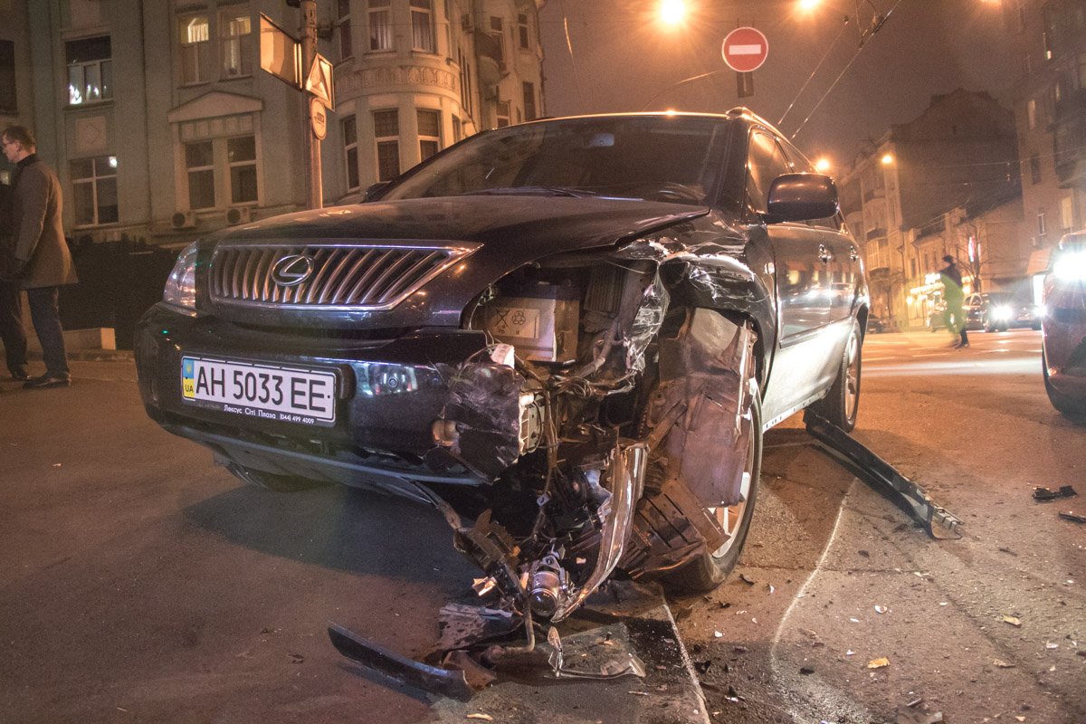 Lexus в этой аварии пострадал больше всего