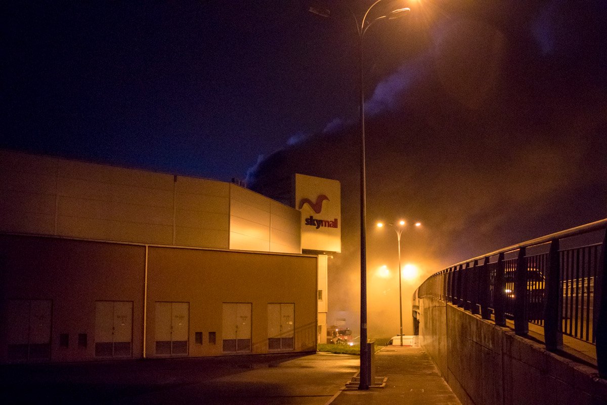 С огнем борются уже более часа