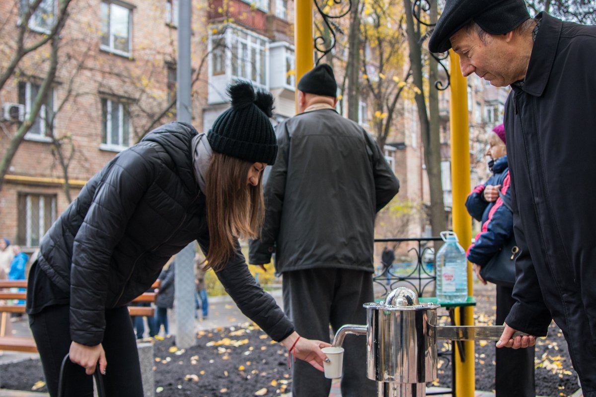 Вода совсем обычная, нет запаха хлора или неприятного привкуса. Вода совсем обычная, нет запаха хлора или неприятного привкуса.