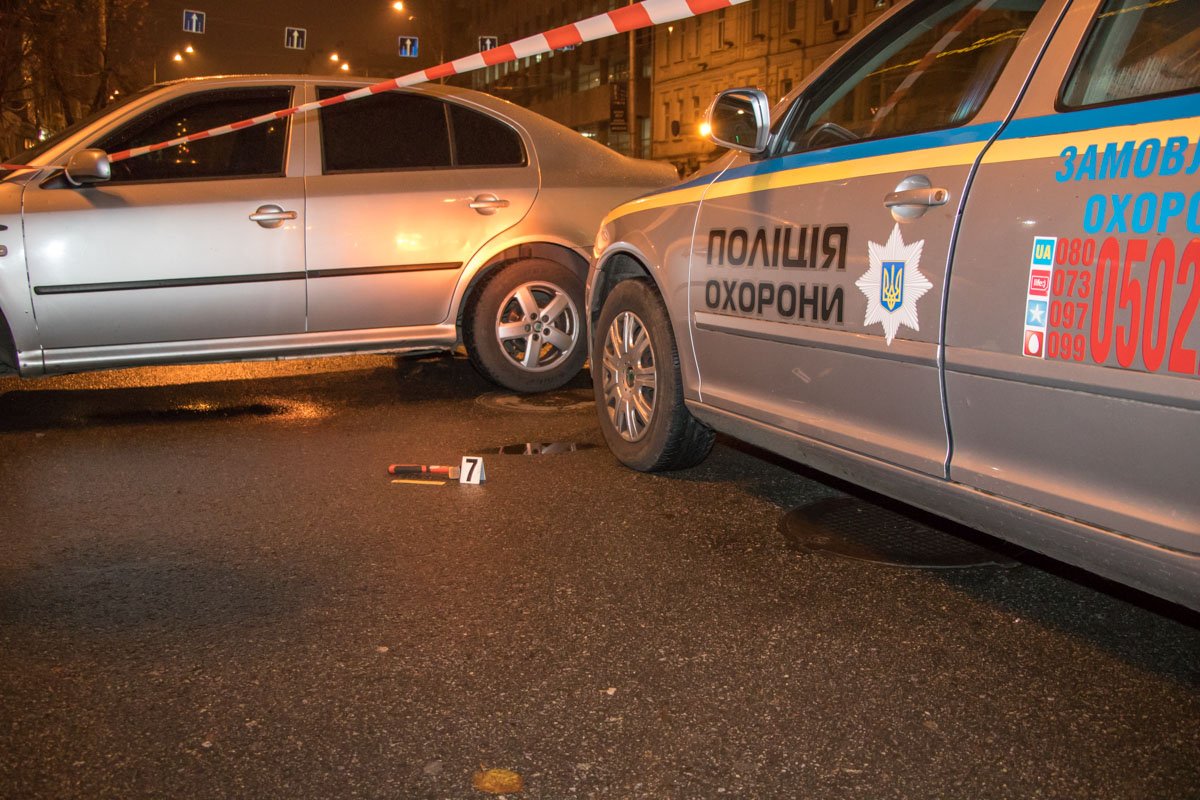 Злоумышленник выбросил молоток, когда пытался скрыться Злоумышленник выбросил молоток, когда пытался скрыться