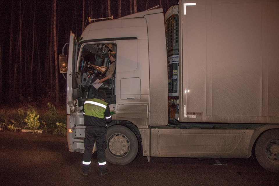 В случае перегрузки водитель обязан оплатить километраж от точки отправления до весового комплекса