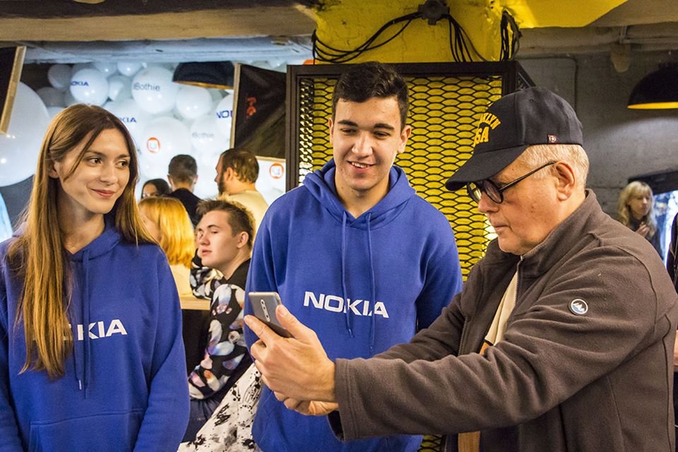 Любой желающий мог протестировать новый телефон