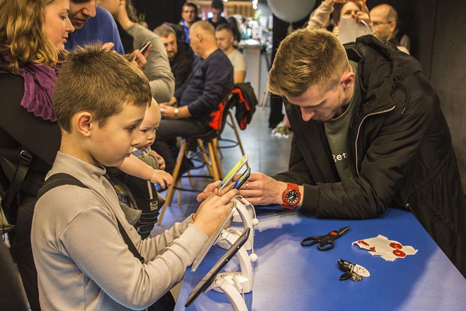 Гости могли сразу купить понравившуюся новинку