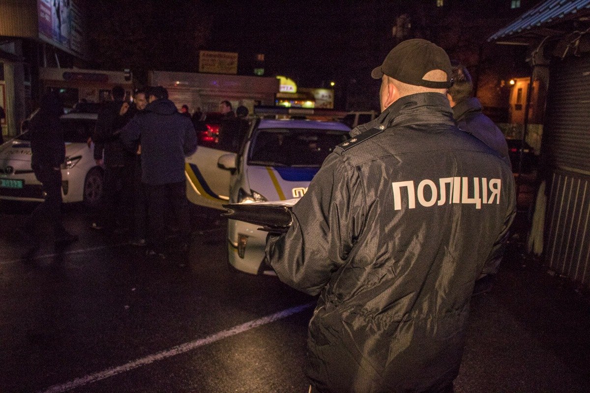 Полиция изымает записи камер видеонаблюдения 