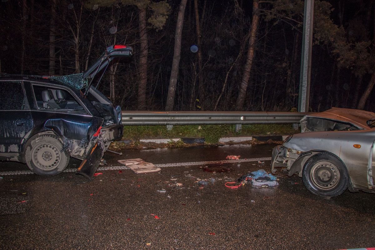 Daewoo Lanos влетел в толпу людей