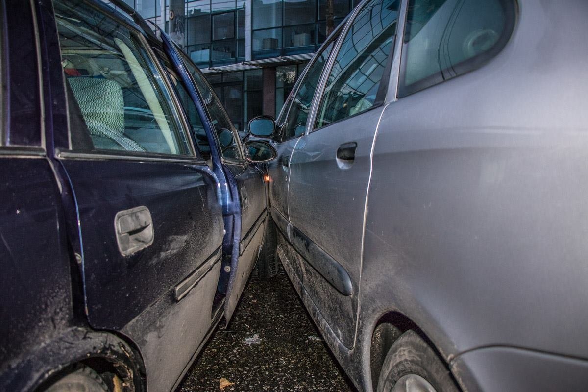 Водитель Citroen говорит, что Opel пересекал встречку