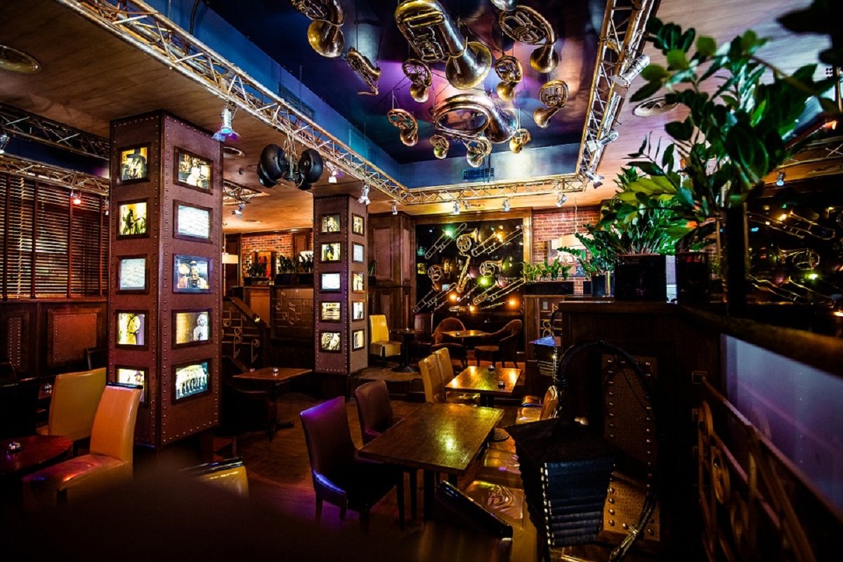 Согреться вином с корицей и медом: где в Киеве делают самый вкусный глинтвейн 3