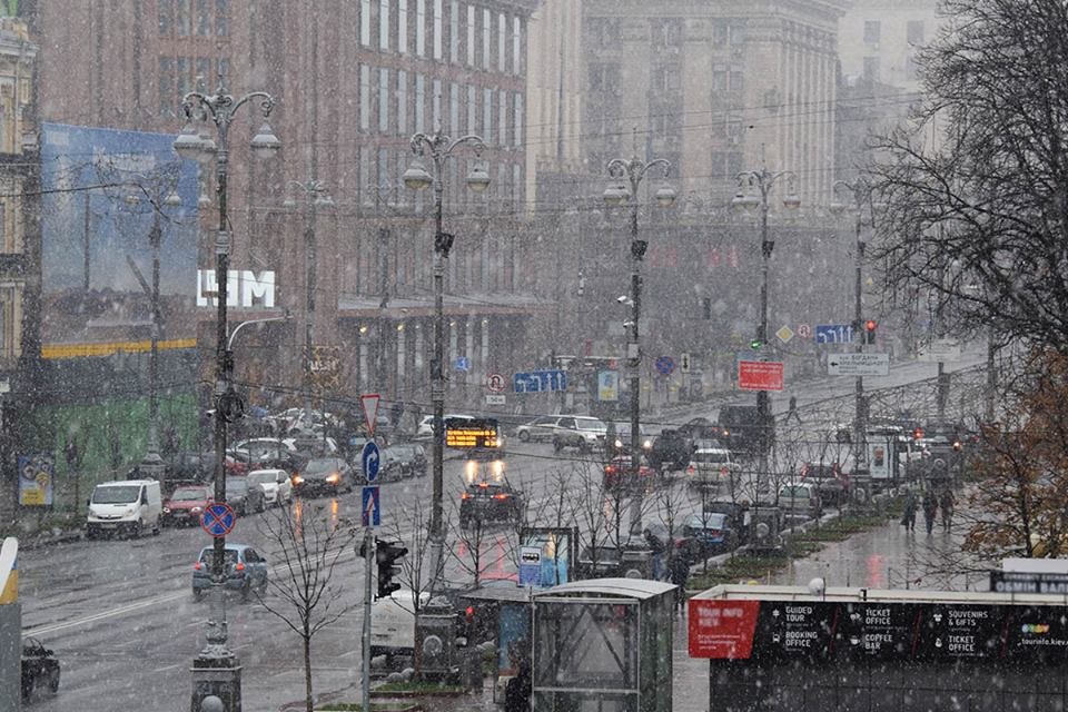 В Киеве внезапно пошел снег