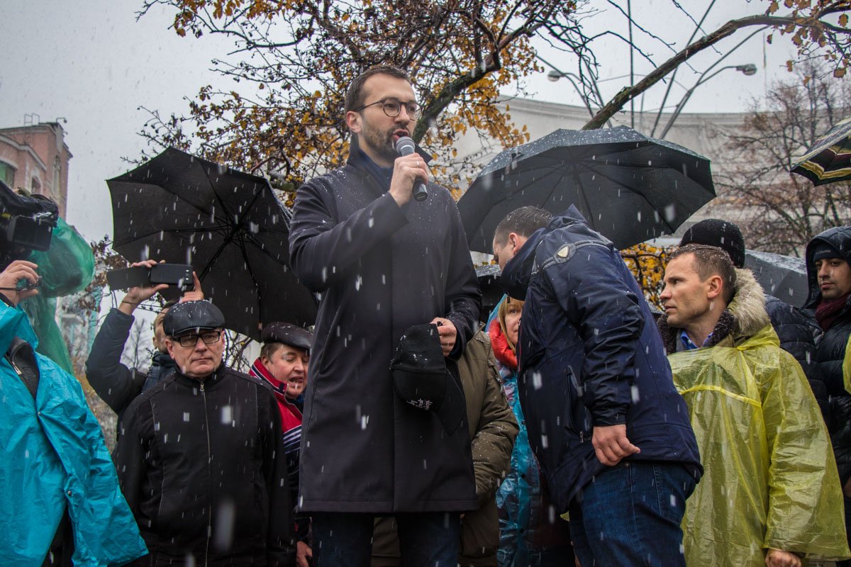 Сергей Лещенко сообщил, что они будут требовать импичмента Президента Украины