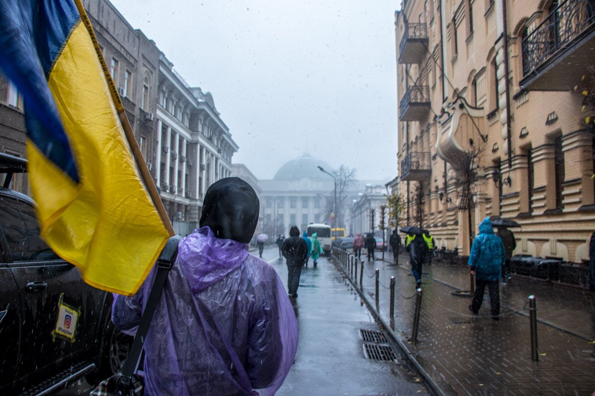 Колонна движется к Верховной Раде 
