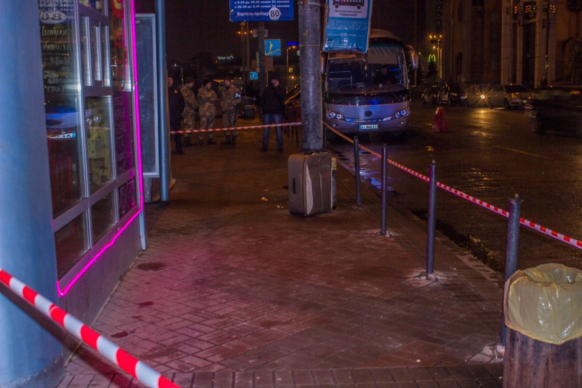 Чемодан заставил понервничать правоохранителей и посетителей кофейни Чемодан заставил понервничать правоохранителей и посетителей кофейни