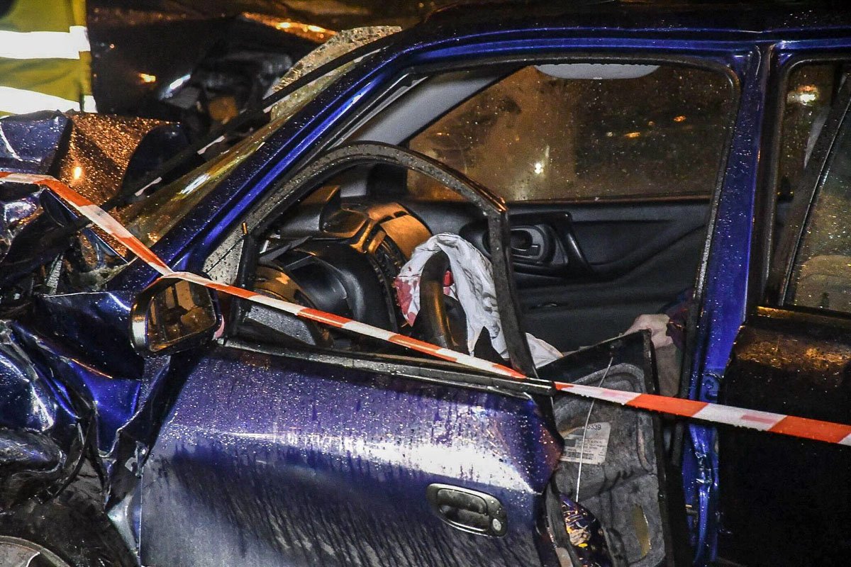 Mitsubishi сильно поврежден Mitsubishi сильно поврежден