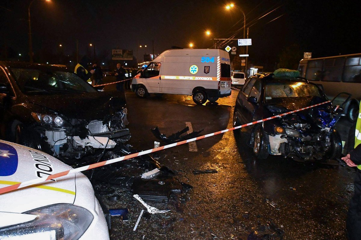 Место аварии оградили Место аварии оградили