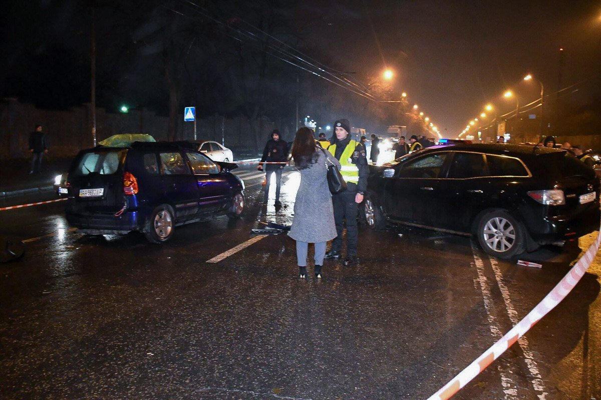 На место приехали родственники участников аварии На место приехали родственники участников аварии