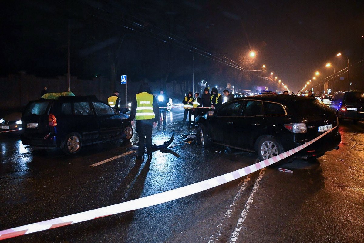 Из-за аварии образовалась пробка Из-за аварии образовалась пробка