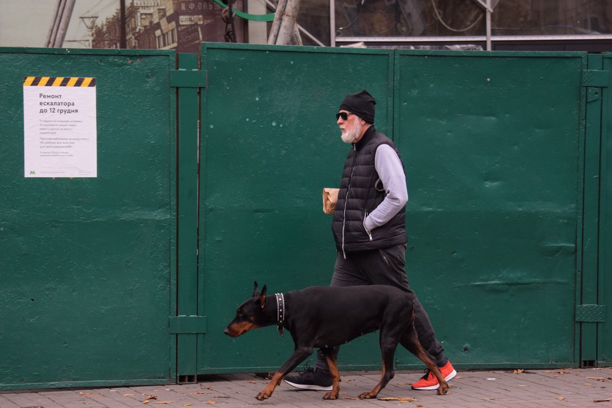 А вот этот дедушка стал героем нашего материала