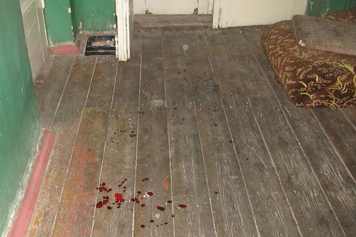 Киевлянин набросился на мать с кулаками, а потом ударил ножом брата Киевлянин набросился на мать с кулаками, а потом ударил ножом брата