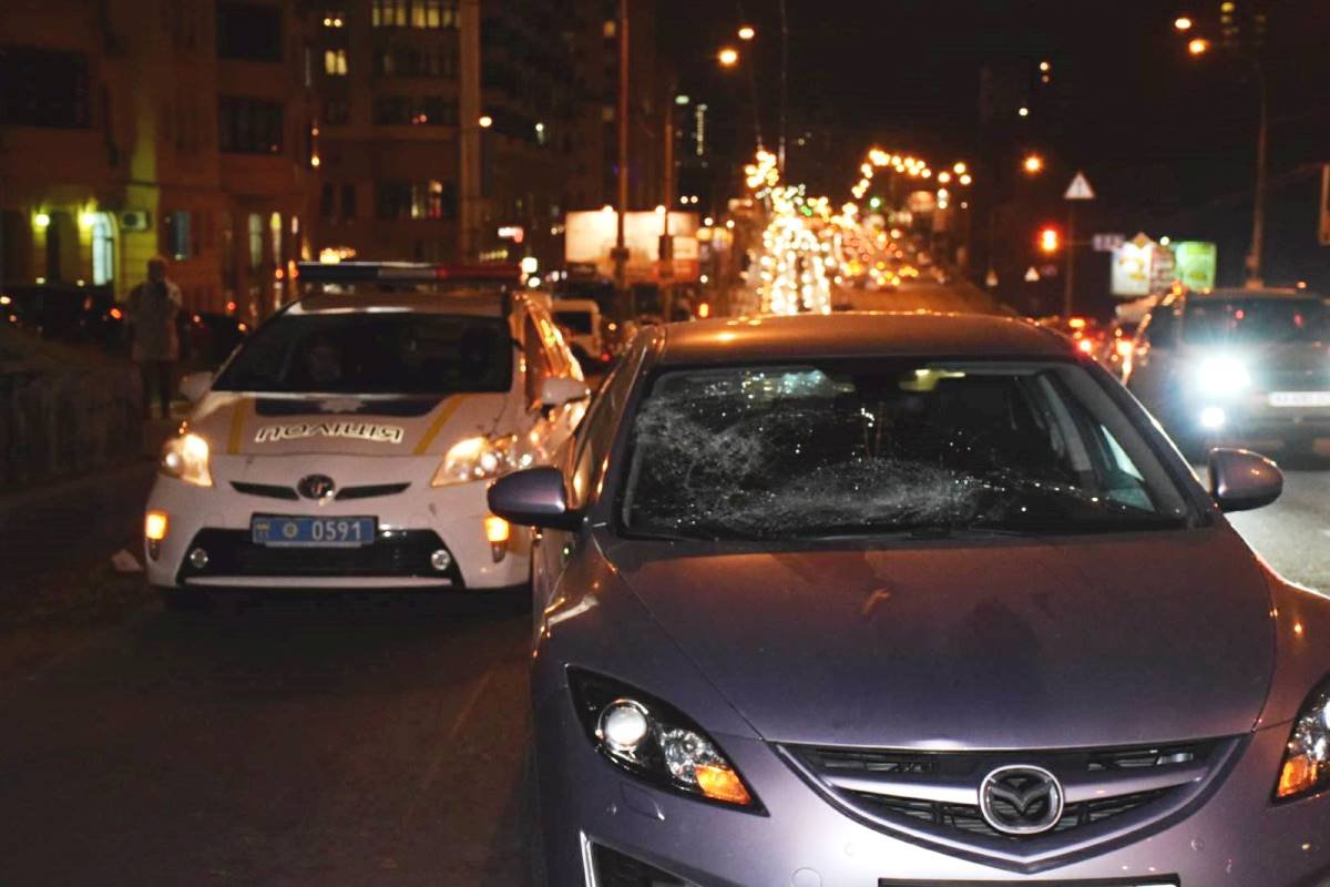 У Mazda 6 побиты стелка. Мужчина же уже в больнице