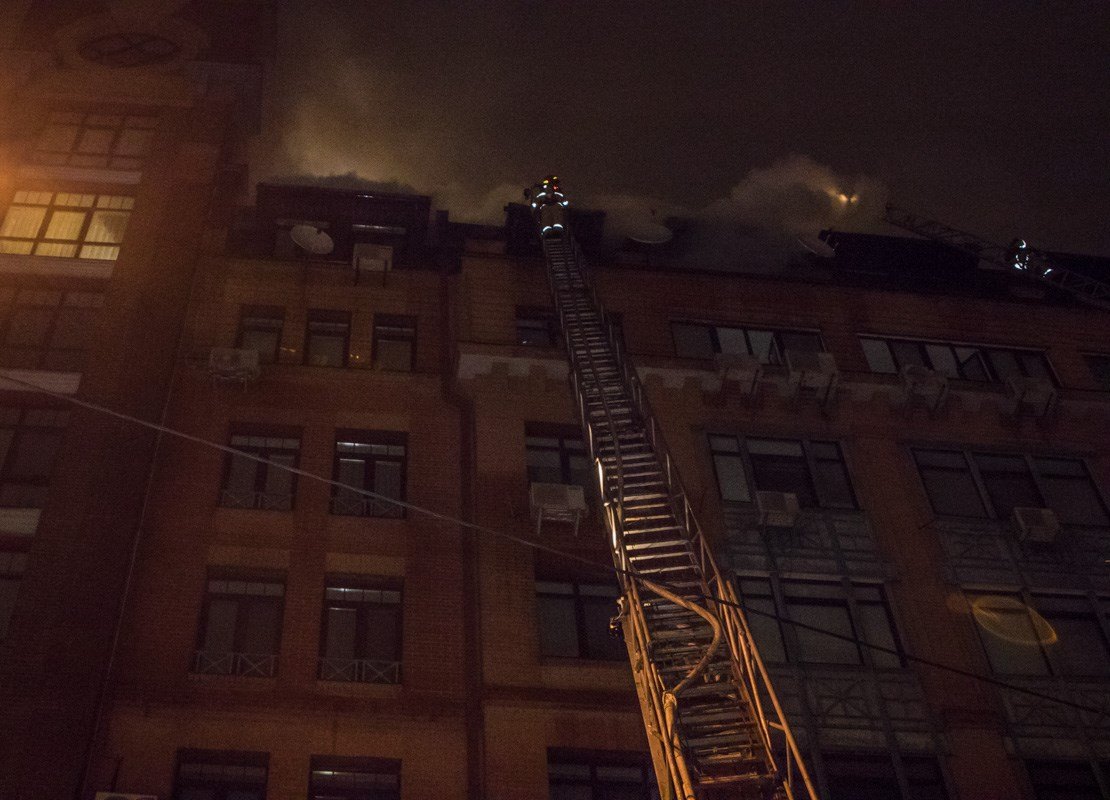 Пожарные боролись с огнем более часа