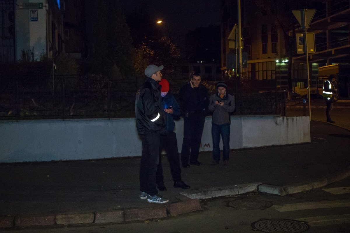 К месту аварии помимо патрульных и скорой помощи прибыла группа поддержки обоих водителей