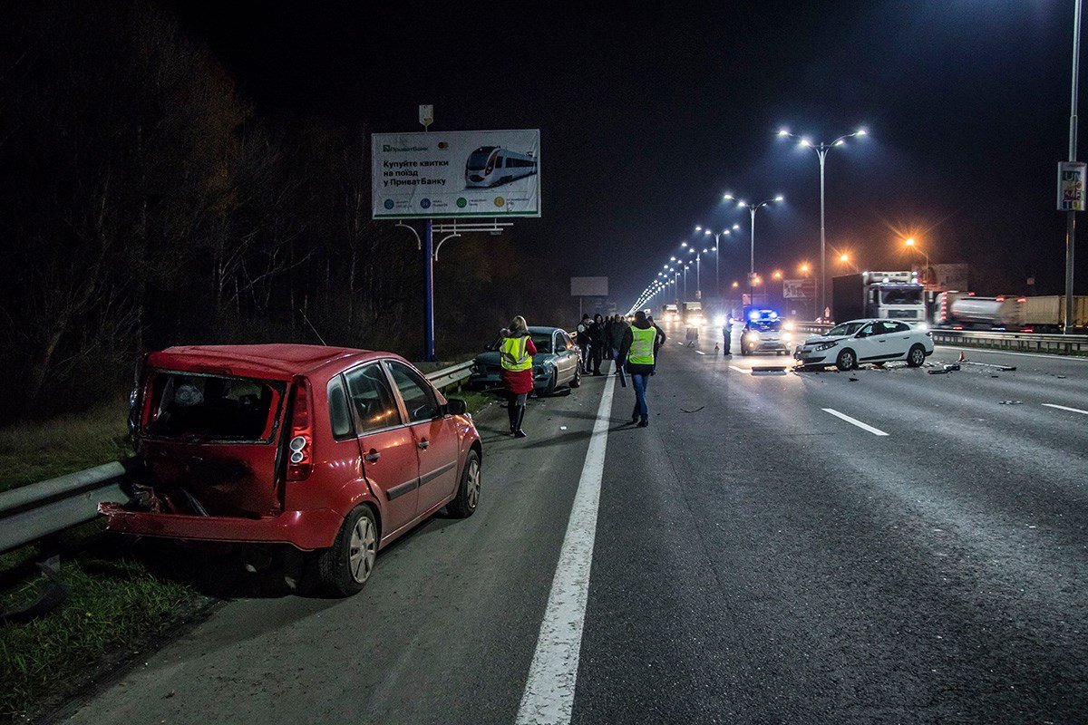 Участники ДТП не доехали до Киева около километра