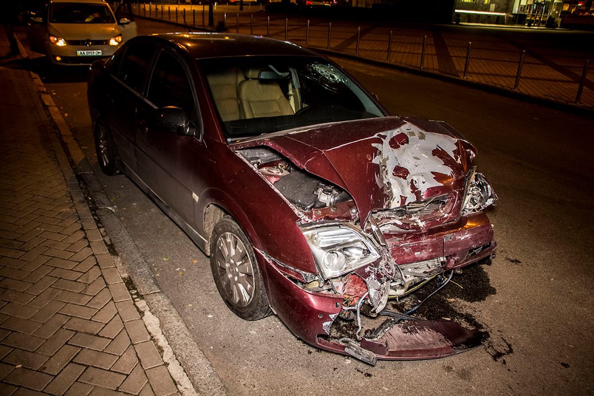 У Opel сильно разбита передняя часть