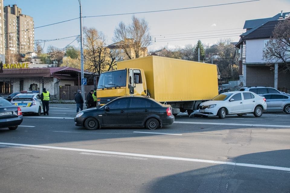 У грузовика отказали тормоза, когда он спускался по проспекту 