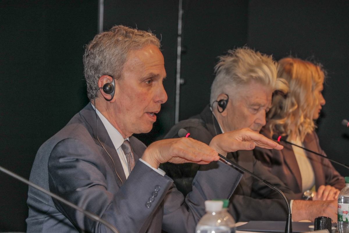 Генеральный директор David Lynch Foubdation Боб Рот Генеральный директор David Lynch Foubdation Боб Рот