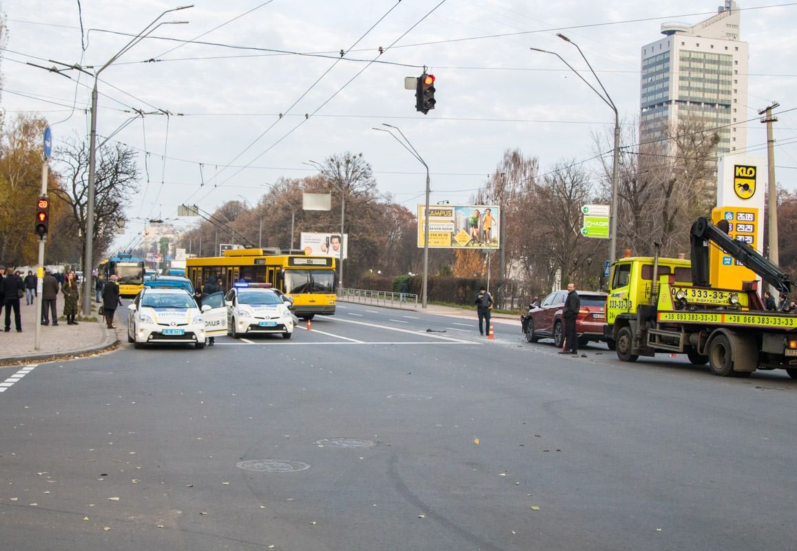 На место аварии прибыл эвакуатор На место аварии прибыл эвакуатор