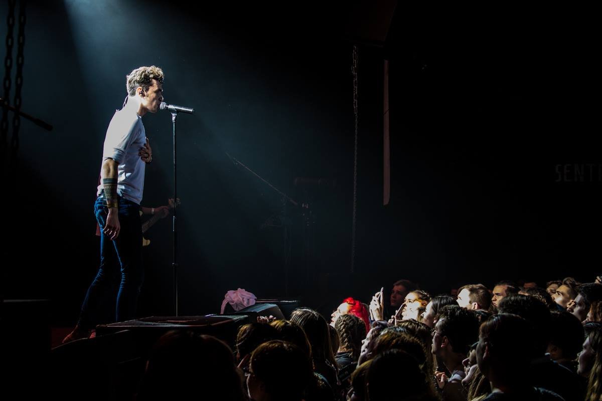 Зрители долго не хотели отпускать коллектив со сцены