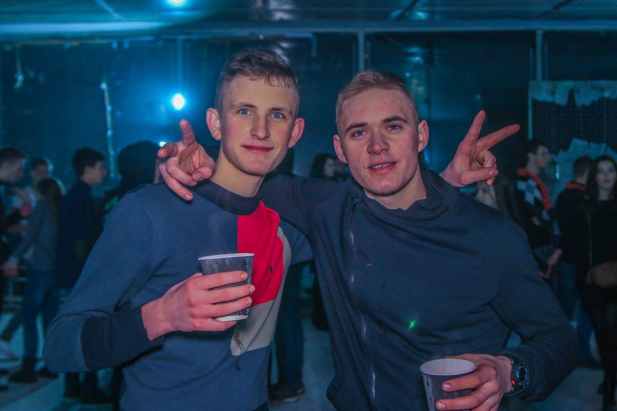 Двое румяных студентов Двое румяных студентов