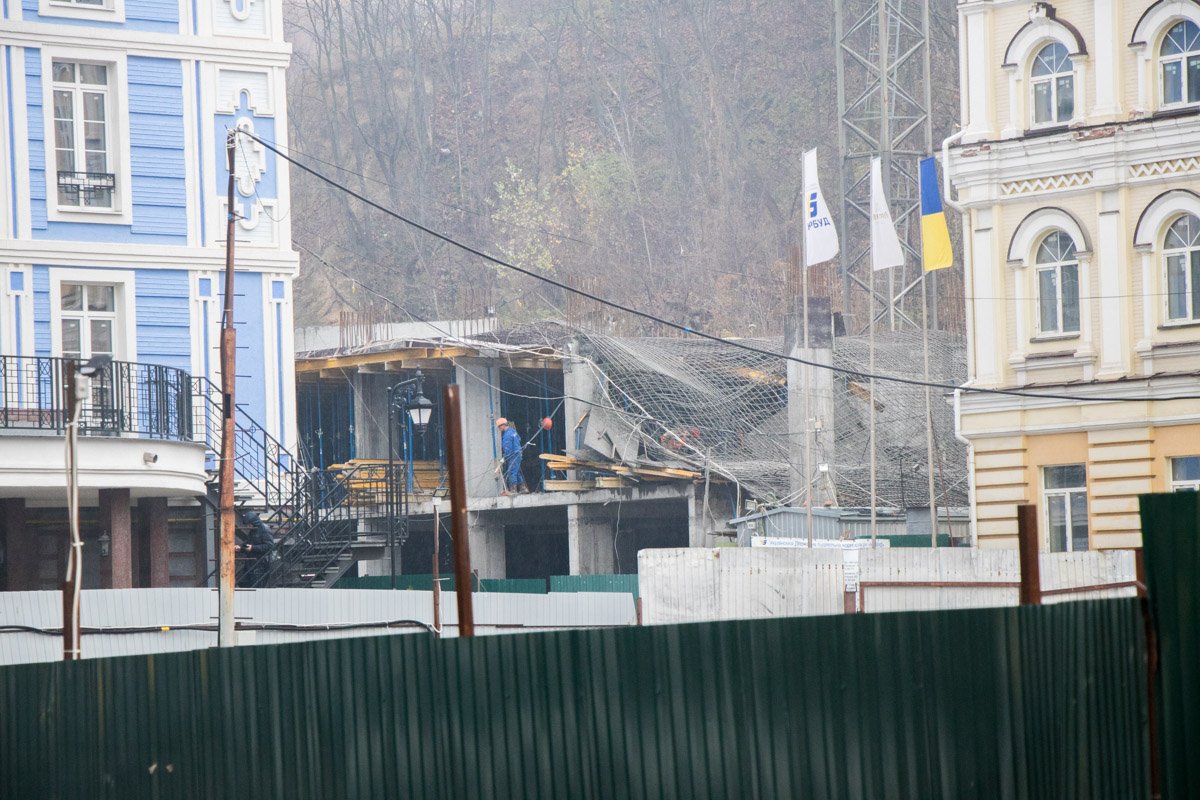 К месту происшествия приезжали "скорые", но они не понадобились К месту происшествия приезжали "скорые", но они не понадобились