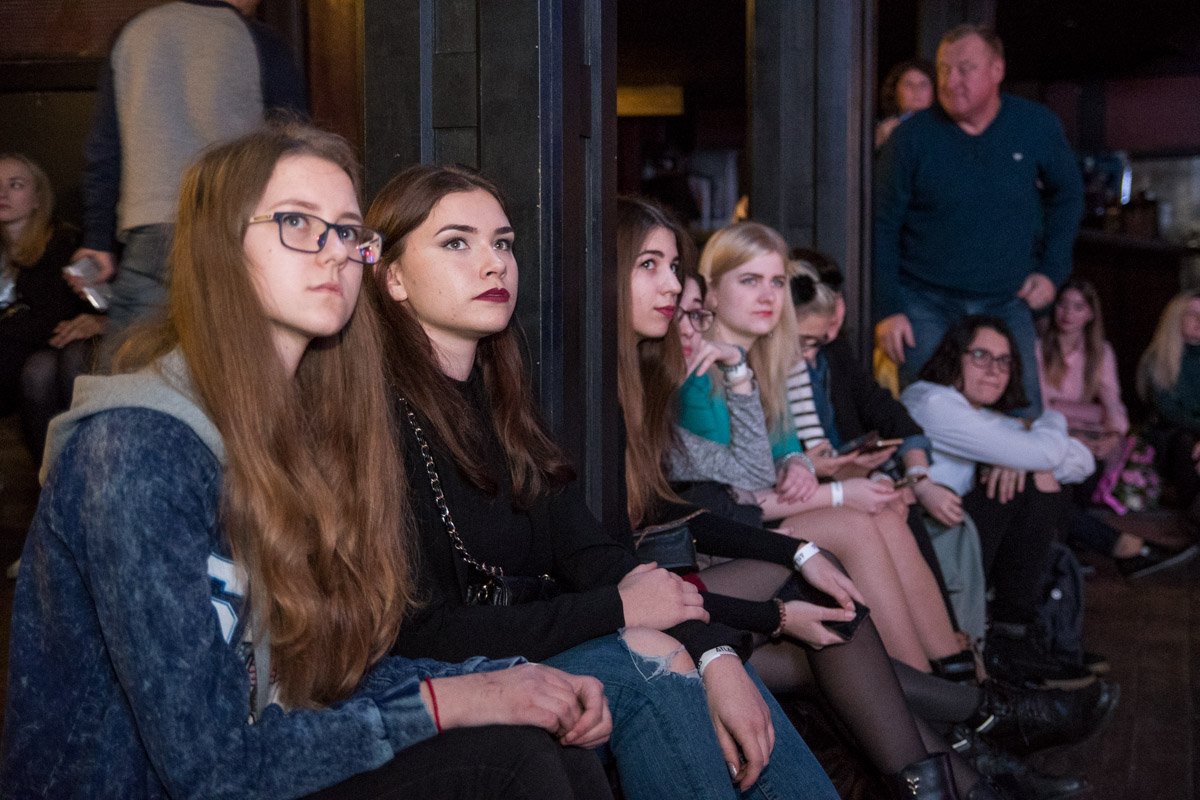 Основная часть публики - однокурсники, друзья и близкие конкурсанток.