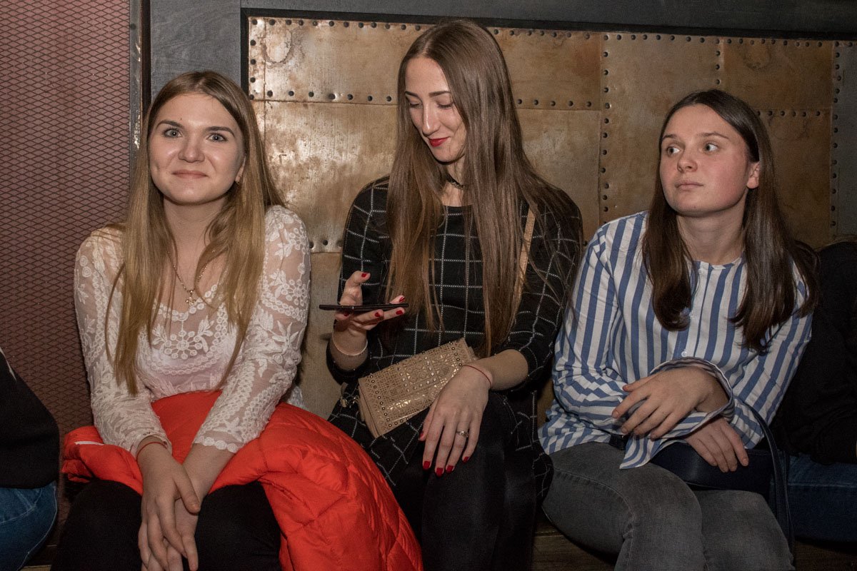 Зрители в зале внимательно следили за происходящим на сцене