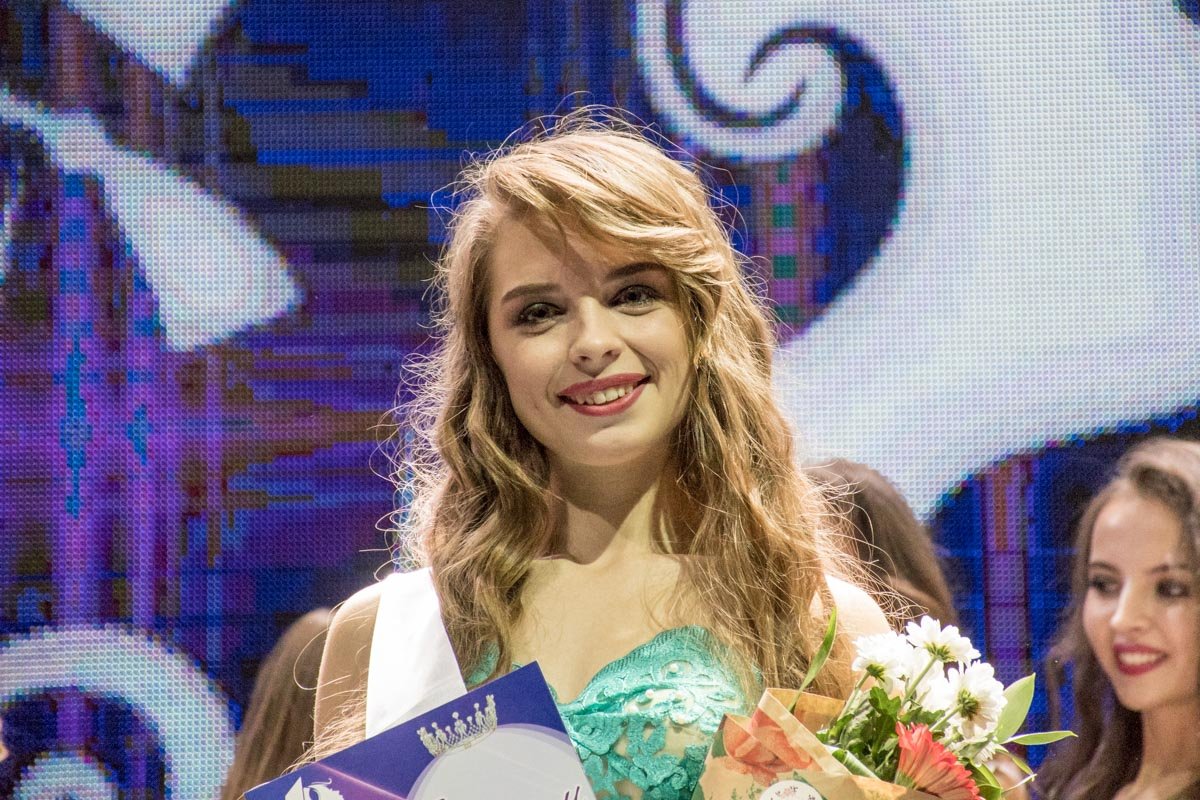 Эмоции участниц в момент награждения