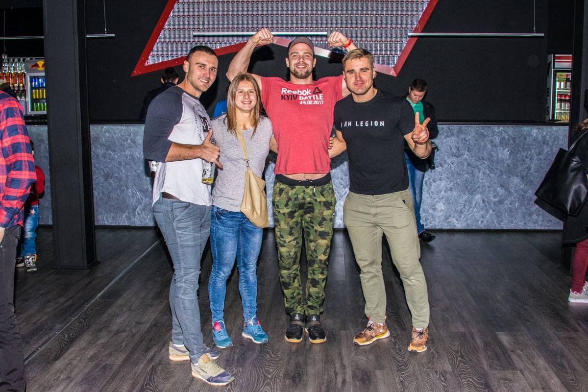 Зрители с удовольствием позировали перед фотографами