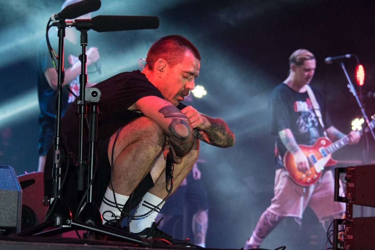 Сам фронтмен Сергей Михалок выложился на сольнике на все 100%