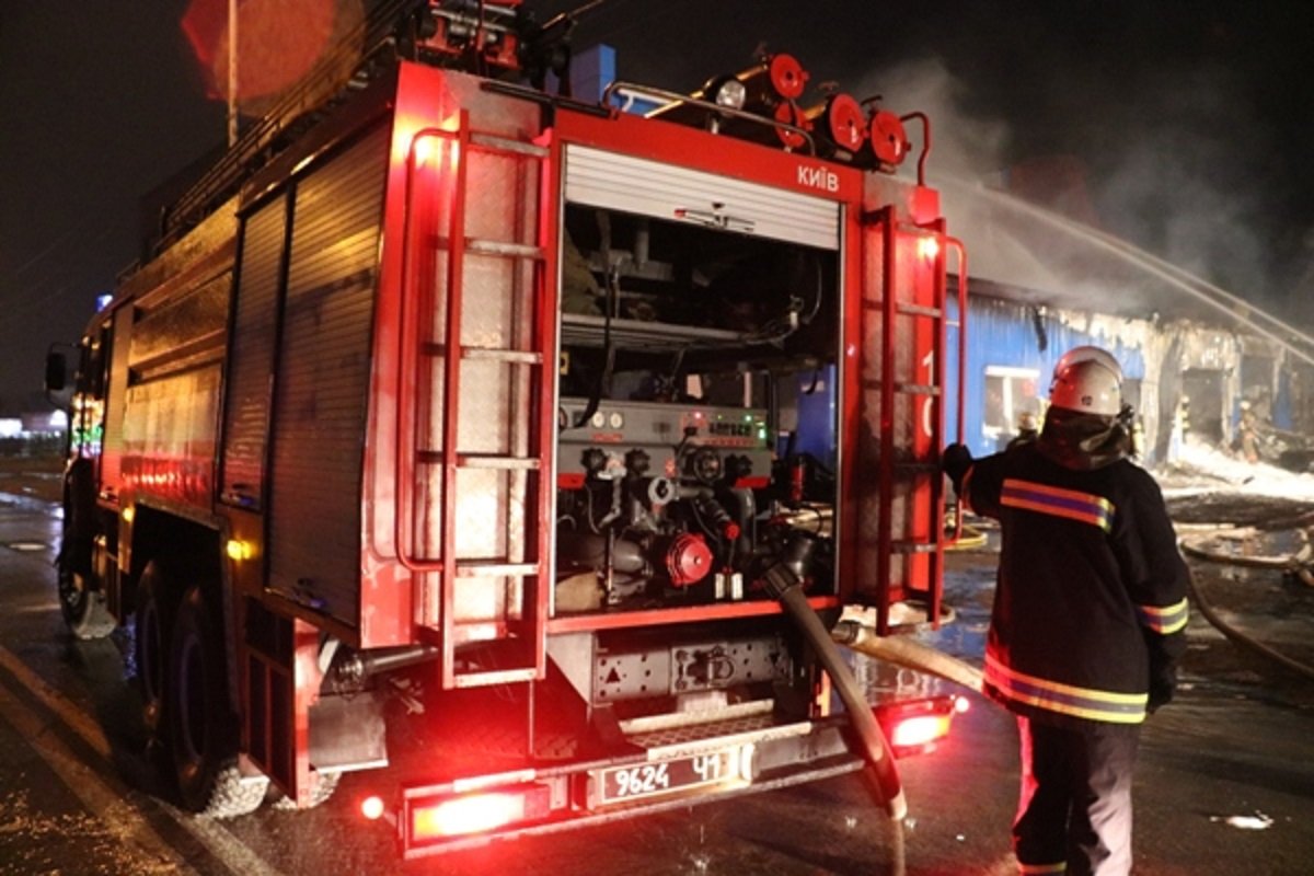 Работало 19 единиц основной и специальной техники и 72 человека личного состава