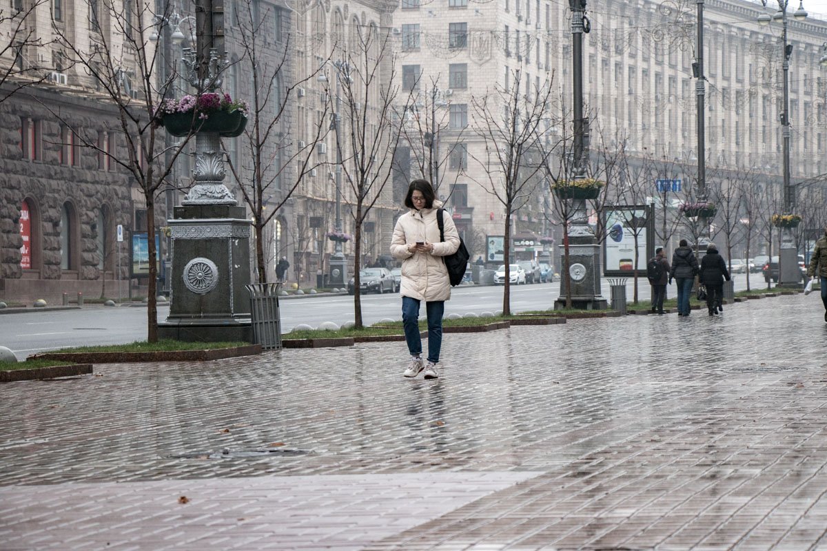 Кое-где гуляют одиноко киевляне