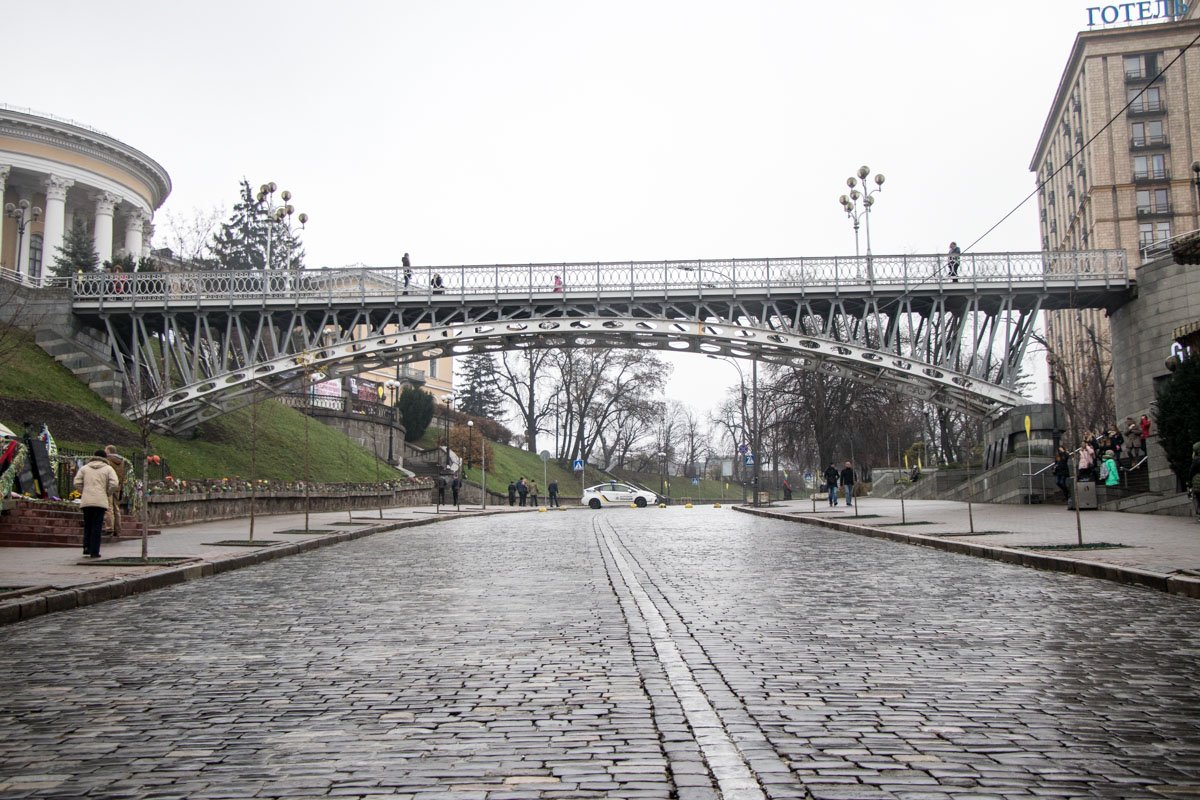 На Институтской тоже одиноко