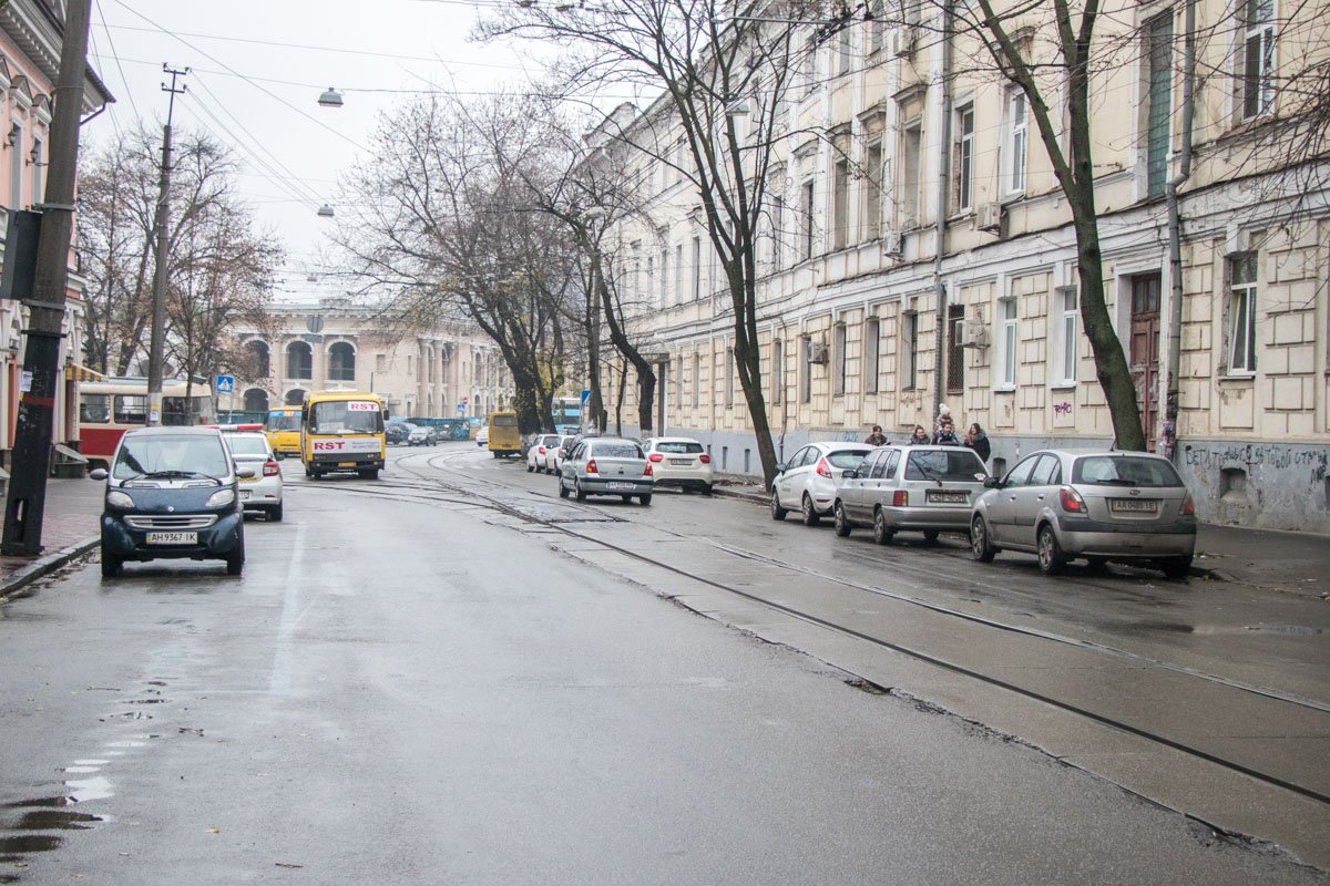Неизменны лишь маршрутки - они курсируют по Киеву каждый день