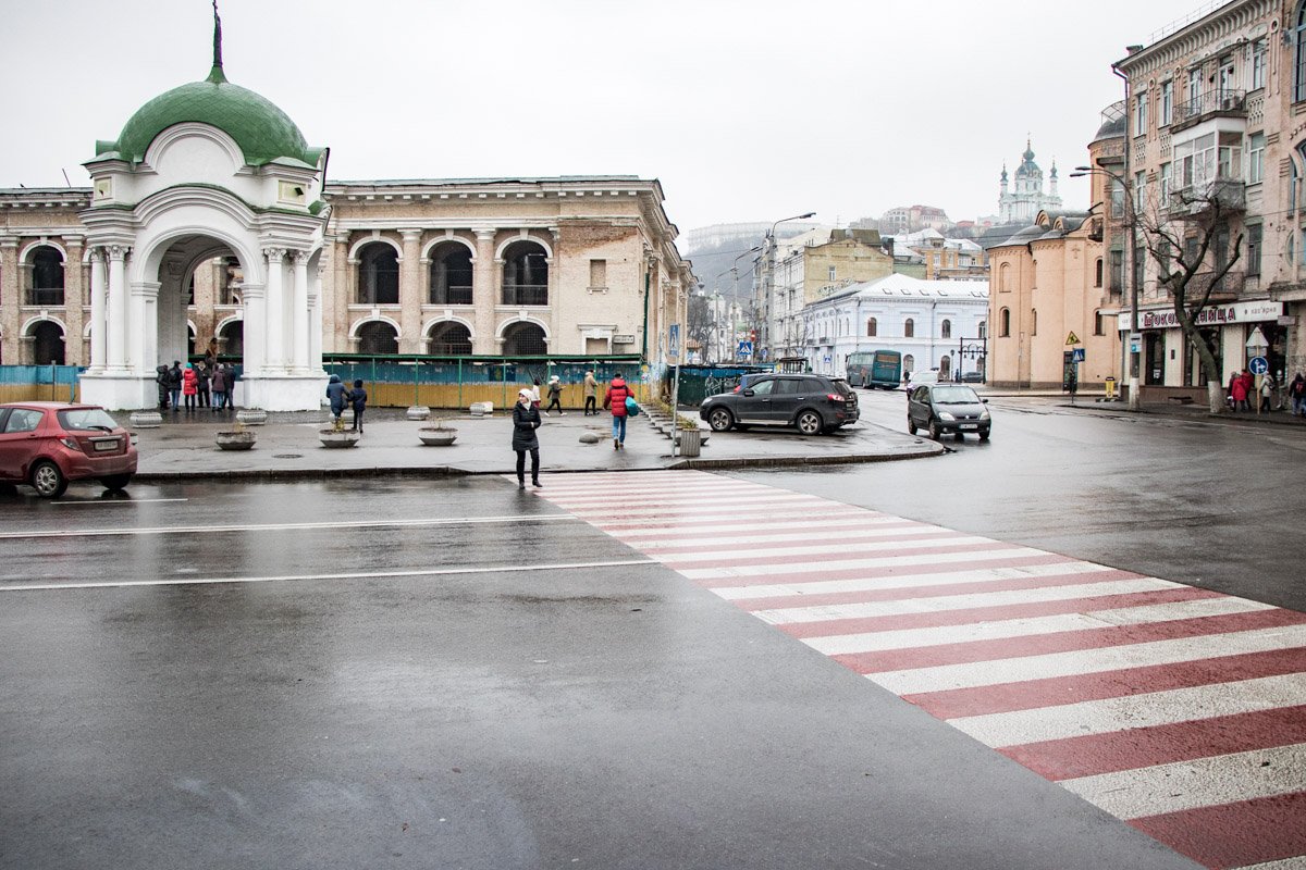 Недалеко от Андреевского спуска пустынно 