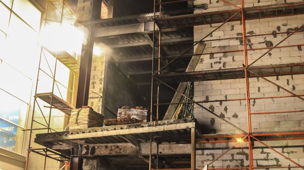 В Киеве в Святошинском районе горело 3-этажное здание В Киеве в Святошинском районе горело 3-этажное здание