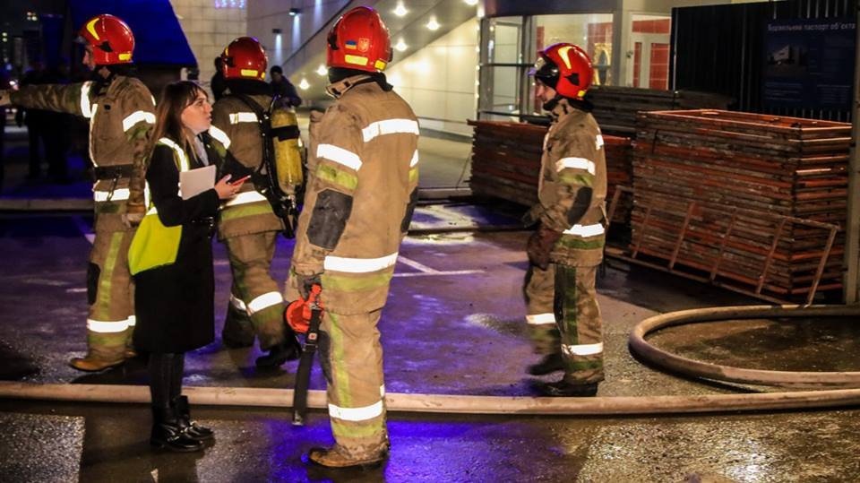 Работали 3 единицы пожарно-спасательной техники и 15 человек личного состава ГУ ГС ЧС в Киеве Работали 3 единицы пожарно-спасательной техники и 15 человек личного состава ГУ ГС ЧС в Киеве