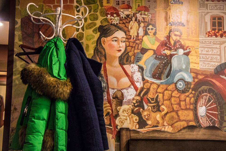 В киевской шоколаднице висит необычная картина с шоколадным половым органом В киевской шоколаднице висит необычная картина с шоколадным половым органом